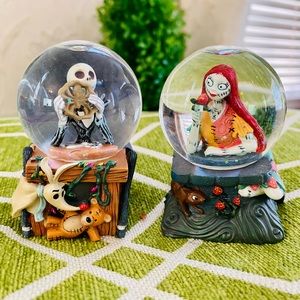 Mini Nightmare Before Christmas snow globes!(90’s)